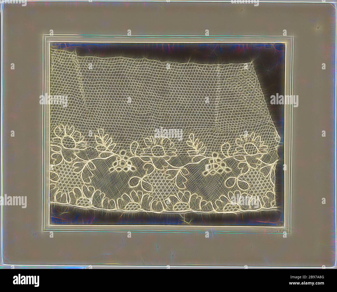 Dentelle, William Henry Fox Talbot (anglais, 1800 - 1877), avant décembre 1845, dessin photogénique, 17,1 × 22,1 cm (6 3/4 × 8 11/16 in.), repensée par Gibon, conception de glanissement chaleureux et gai de luminosité et de rayons de lumière radiance. L'art classique réinventé avec une touche moderne. La photographie inspirée du futurisme, qui embrasse l'énergie dynamique de la technologie moderne, du mouvement, de la vitesse et révolutionne la culture. Photo Stock