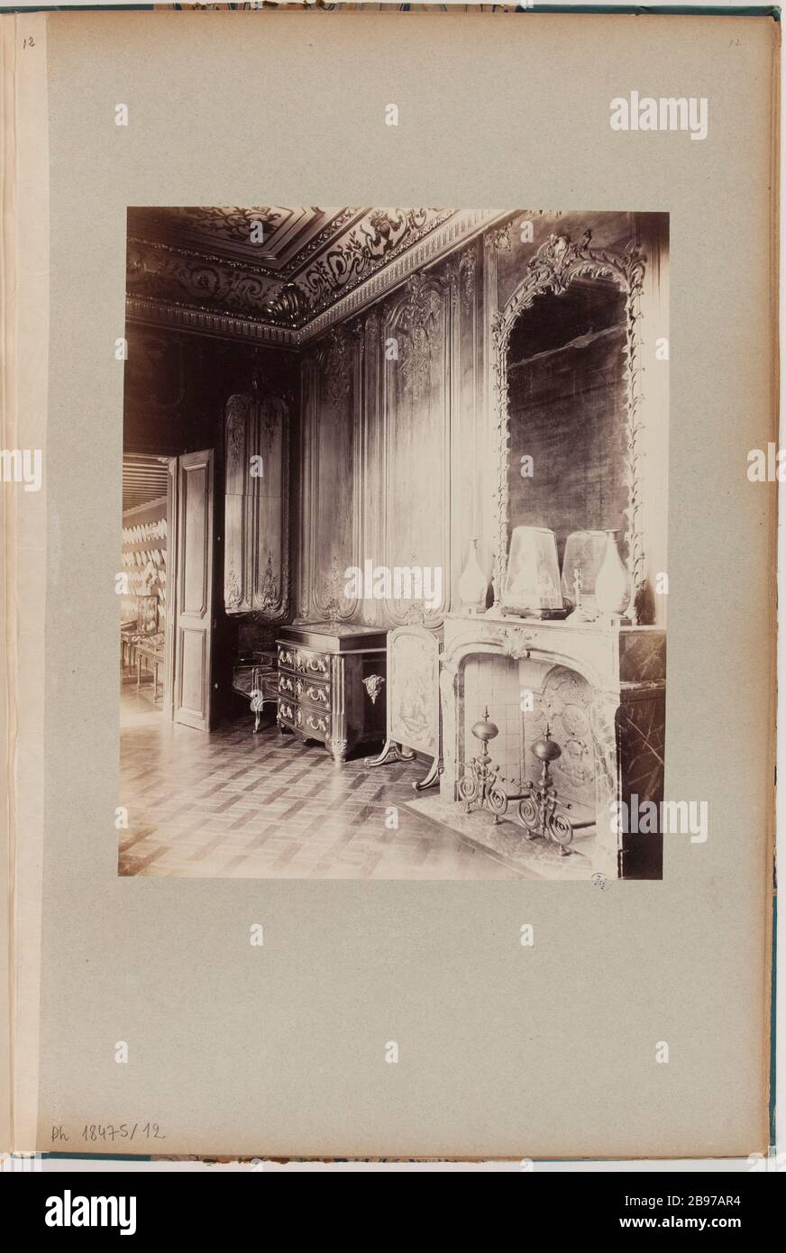 Hôtel Carnavalet, 23 rue de Sevignne, 3ème arrondissement, Paris. Salon Louis XV Saffron. Album sur l'hôtel Carnavalet, 23 rue de Sévigné. Salon safran Louis-XV Paris (IIIème arr.), 1862-1905. Photo de Pierre Emonts (ou Emonds, 1831-1912). Paris, musée Carnavalet. Banque D'Images