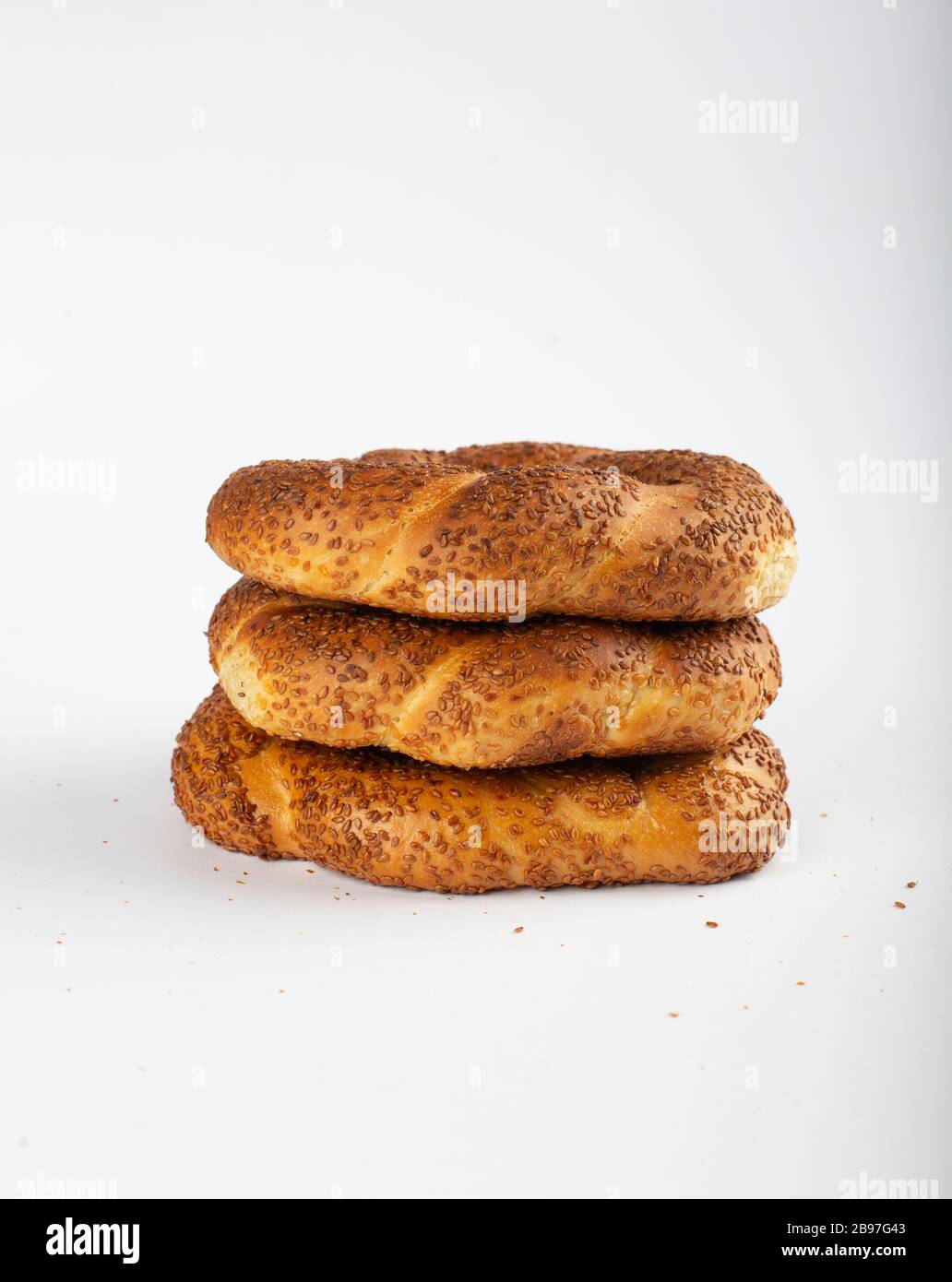 Bagels sur la table avec fond blanc Banque D'Images