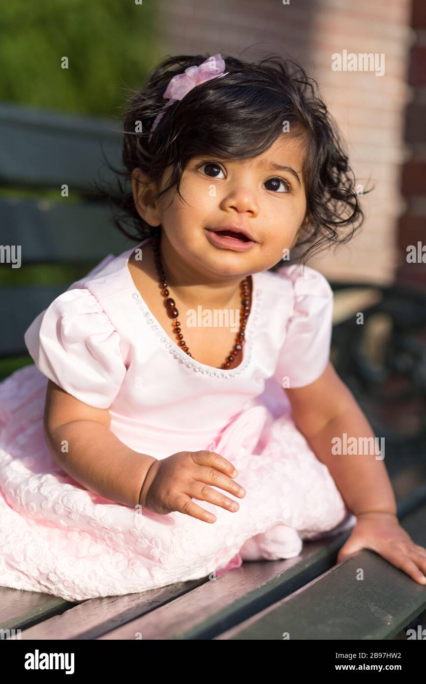 Portrait d'un jeune enfant indien dans le domaine d'Auckland, Nouvelle-Zélande Banque D'Images