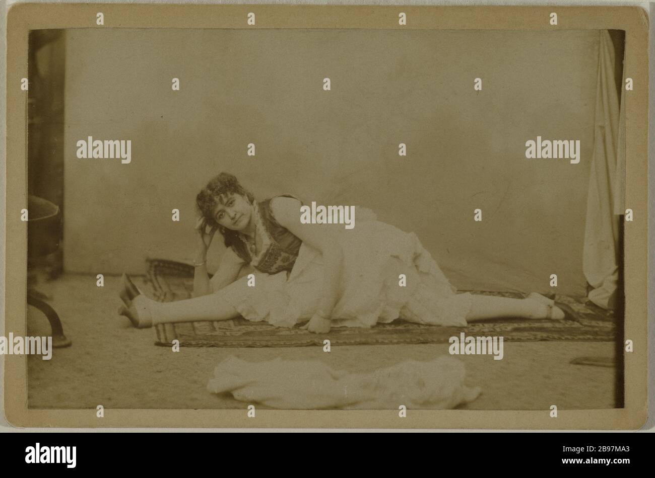 PORTRAIT D’UNE DANSEUSE Portrait de Rayon d’Or, danseuse de Cancan. 1881-1891. Paris, musée Carnavalet. Banque D'Images