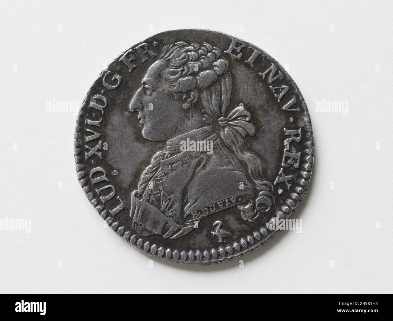 Cinquième bouclier de lauriers argentés de Louis XVI en 1789 Benjamin Duvivier (1730-1819). Crème d'incendie aux lauriers d'argent de Louis XVI, 1789. Argent, 1789. Musée Carnavalet, Histoire de Paris. Banque D'Images Cinquième bouclier de lauriers argentés de Louis XVI en 1789 Benjamin Duvivier (1730-1819). Crème d'incendie aux lauriers d'argent de Louis XVI, 1789. Argent, 1789. Musée Carnavalet, Histoire de Paris. Banque D'Images