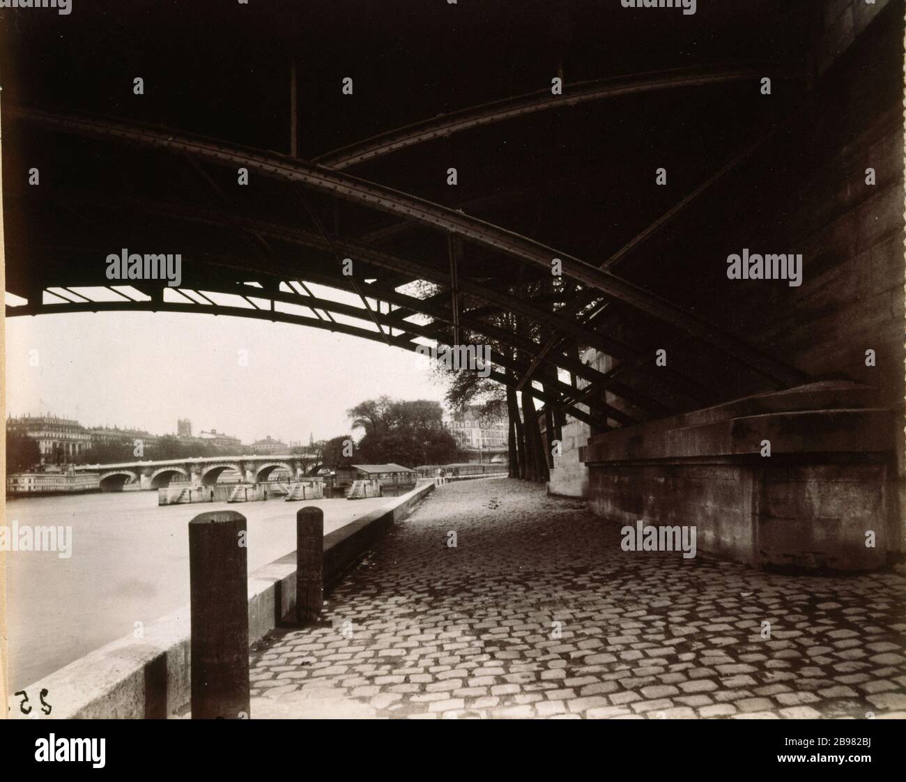 VUE PONT NEUF PRIS SOUS LE PONT DES ARTS vue du Pont-neuf levier sous le Pont des Arts, Paris (Ier arr.). Photo d'Eugène Atget (1857-1927), 1899. Paris, musée Carnavalet. Banque D'Images