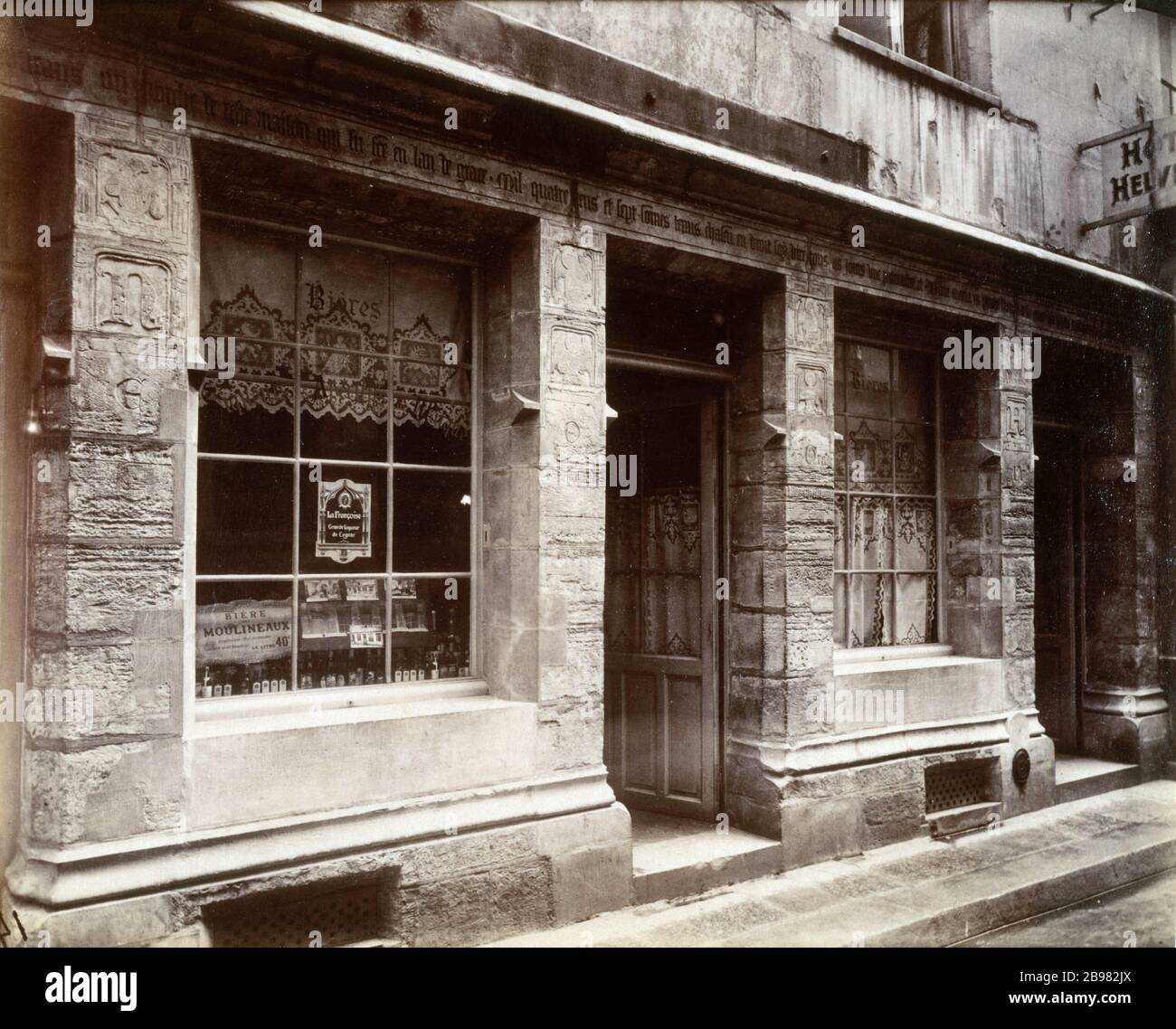 51 RUE DE MONTMORENCY MAISON RESTAURÉE DE NICOLAS FLAMEL '51, rue de Montmorency, maison restaurée de Nicolas Flamel'. Paris (Vème arr.). Photo d'Eugène Atget (1857-1927). Paris, musée Carnavalet. Banque D'Images