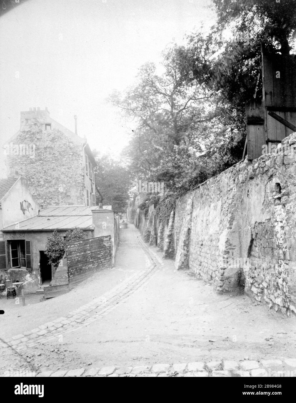 MONTMARTRE, rue Saint-Vincent. Paris (XVIIIème arrondissement). Photo d'Eugène Atget (1857-1927). Paris, musée Carnavalet. Banque D'Images