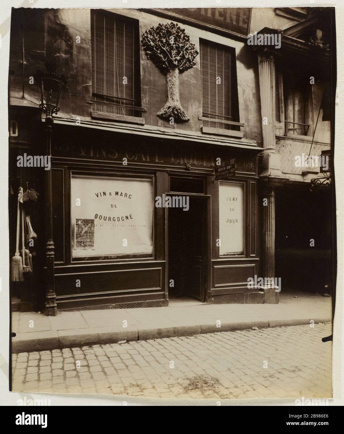 PANNEAU 'LE VIEUX CHÊNE'. 69, RUE MOUFFETARD, 5ÈME ARRONDISSEMENT