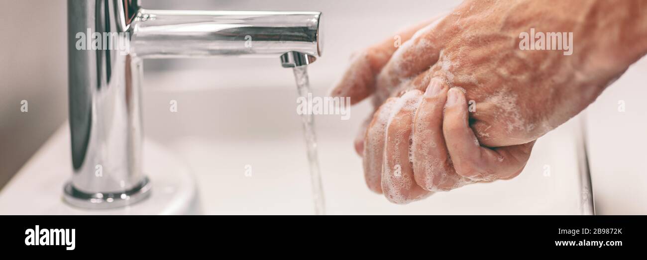 Prévention du coronavirus se laver les mains avec du savon et de l'eau chaude. Hygiène des mains pour l'éclosion de coronavirus. Protection par lavage des mains fréquemment panoramique Banque D'Images