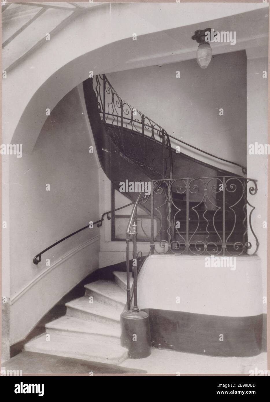 12 RUE DE CONDE 12 rue de Condé, escalier de l'hôtel Sourdéac. Paris (VIème arr.). Photo de Charles Lansiaux (1855-1939). Paris, musée Carnavalet. Banque D'Images