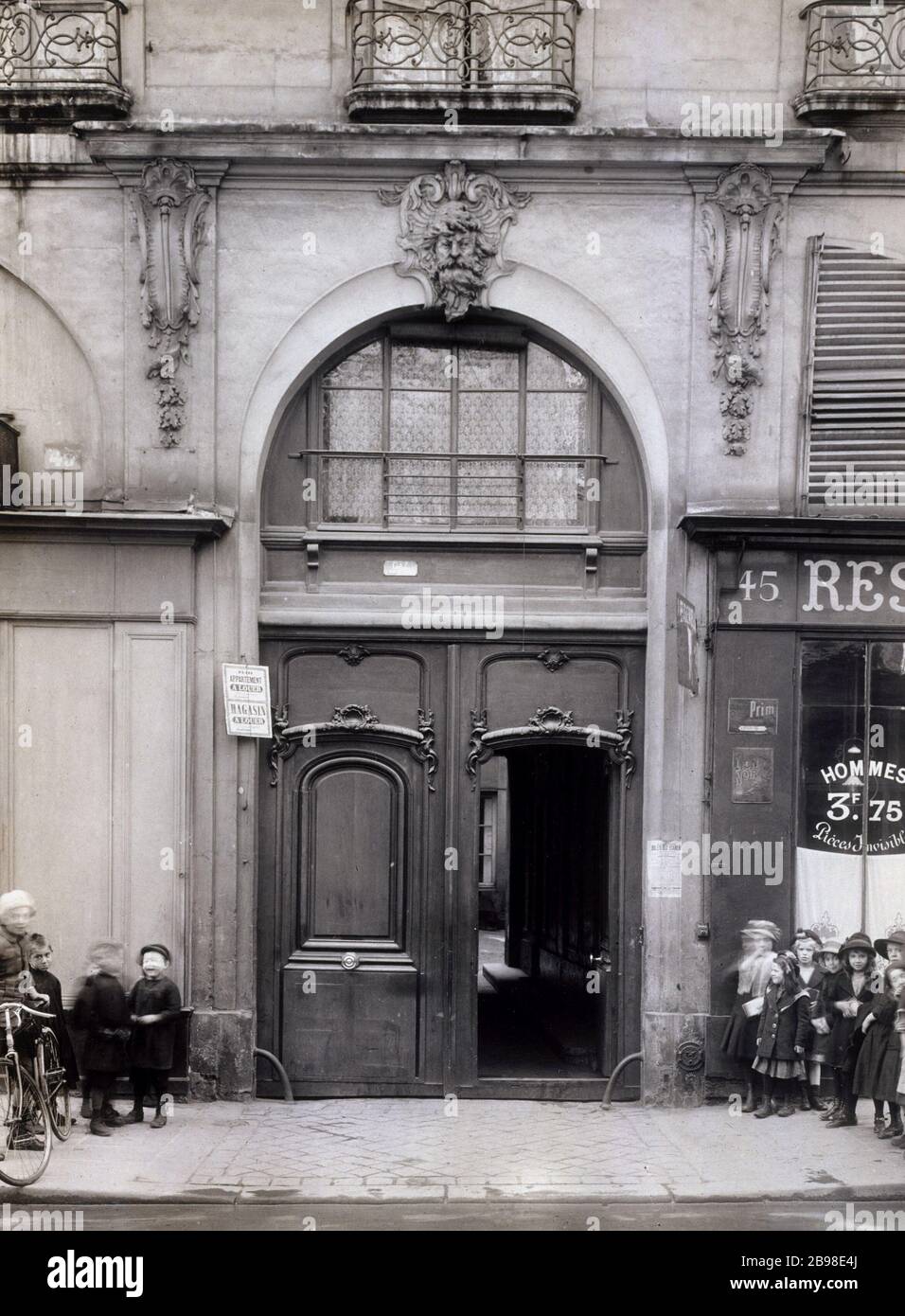 45 RUE DE LA HARPE 45, rue de la Harpe, ensemble de la porte. Paris (Vème arr.). Photo de Charles Lansiaux (1855-1939). Paris, musée Carnavalet. Banque D'Images
