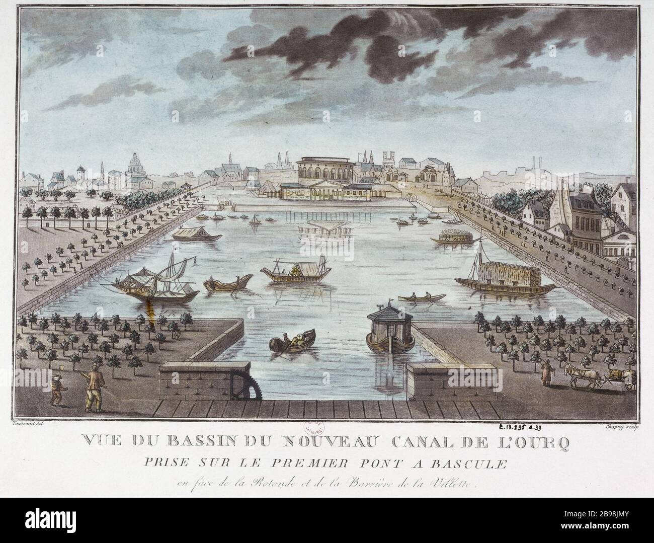 Vue sur le bassin du nouveau canal Ourcq pris sur le premier pont de pesage en face de la rotonde et de la barrière la Villette Chapuy et Toussaint. 'Vue du bassin du nouveau canal de l'Ourcq, levier sur le premier pont à bascule'. Lithographie collégiée. Paris, musée Carnavalet. Banque D'Images