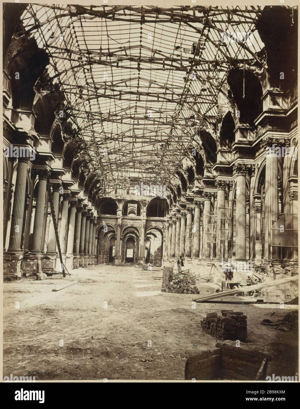 RUINES DE LA VILLE: HÔTEL DE VILLE, GRAND SÉJOUR ALFONSE LIEBERT (1827-1914). 'Les ruines de la commune : Hôtel de Ville, grand salon des fêtes'. Paris, musée Carnavalet. Banque D'Images