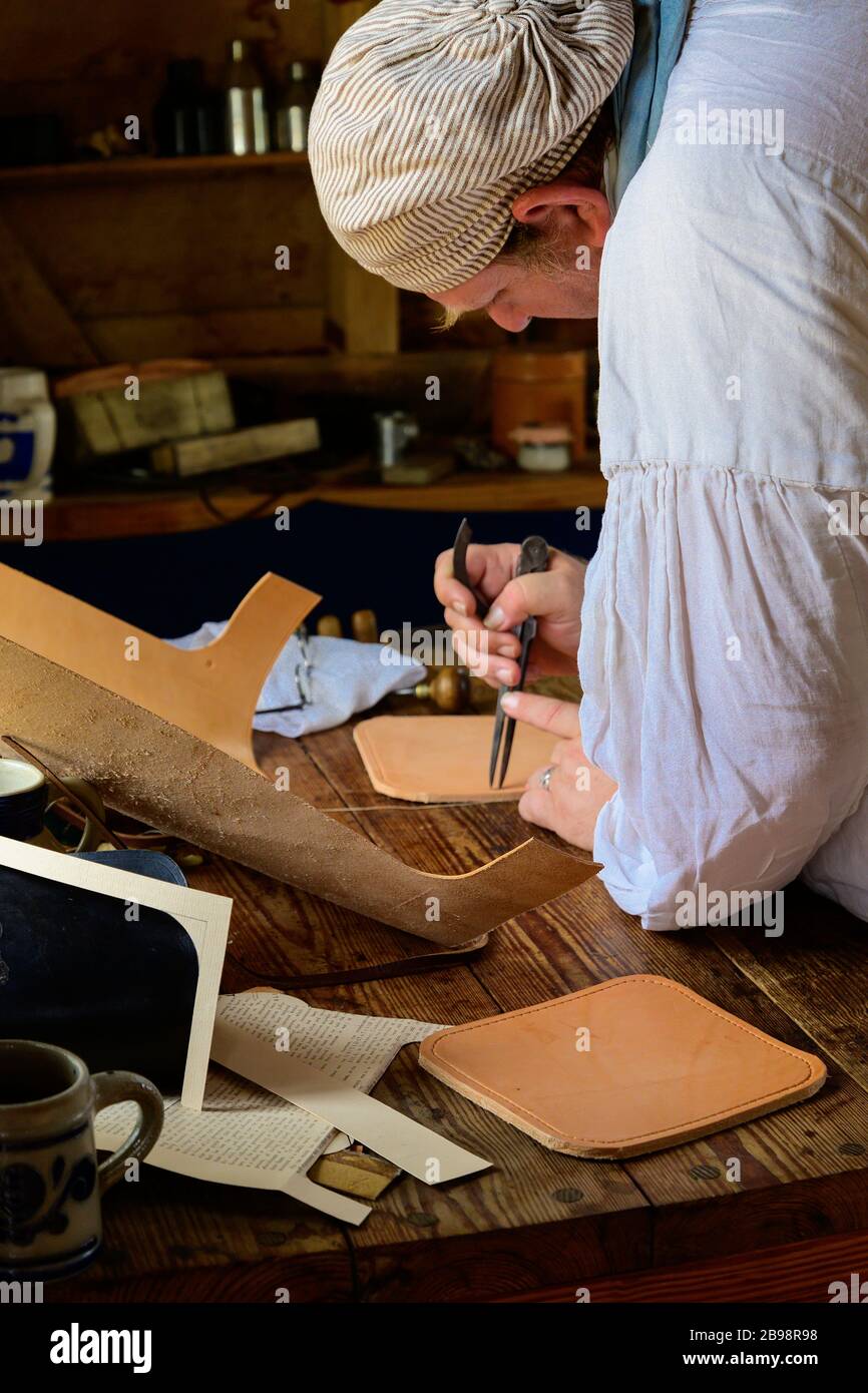 Artisan colonial de Williamsburg au travail. Banque D'Images