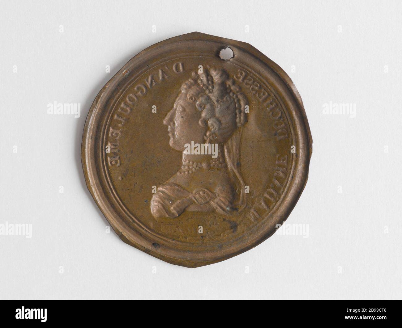 Marie Thérèse Charlotte, duchesse d'Angoulême, nommée Madame Royale (1778-1851) Desforges. 'Marie-Thérèse-Charlotte, duchesse d'Angoulême, dite Madame Royale (1778-1851)'. Cuivre repousé. Paris, musée Carnavalet. Banque D'Images