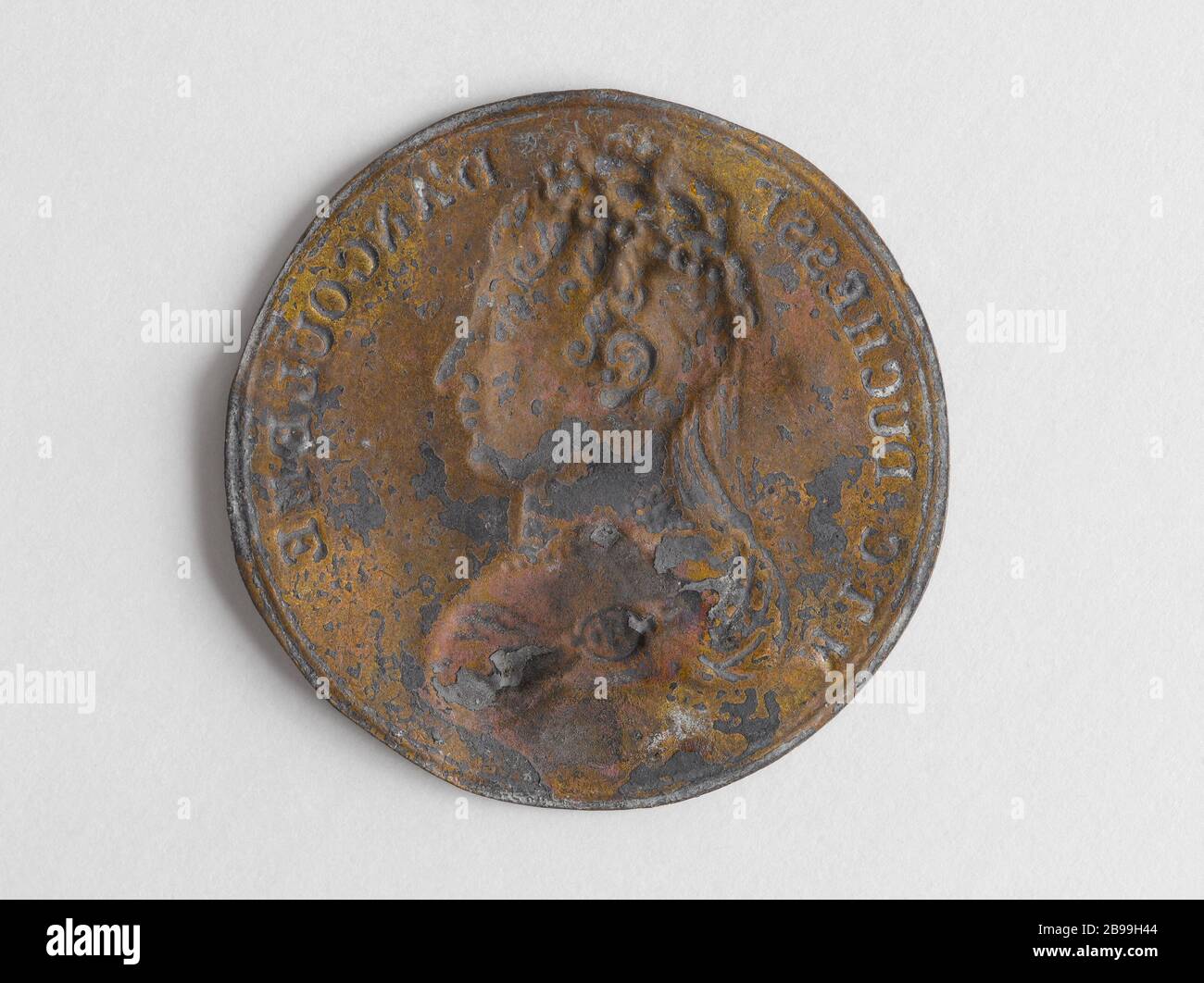 Marie Thérèse Charlotte, Duchesse d'Angoulême, nommée Madame Royale (1778-1851) Anonyme. 'Marie-Thérèse-Charlotte, duchesse d'Angoulême, dite Madame Royale (1778-1851)'. Cuivre repousé. Paris, musée Carnavalet. Banque D'Images