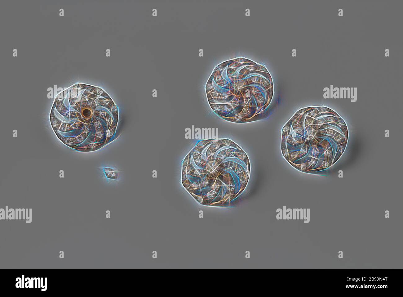 Bouton avec une grande pierre au centre autour de laquelle huit petits sur rayons incurvés, quatre boutons d'argent et de strasz. Décoré de huit rayons courbés avec de petits strass, de 1 grande pierre au milieu., anonyme, France (éventuellement), c. 1800, geheel, versilage, rectification, d 2 cm × h 0.5 cm, repensé par Gibon, conception de lumière chaude et gaie, rayonnant de luminosité et de rayonnement de lumière. L'art classique réinventé avec une touche moderne. Photographie inspirée par le futurisme, embrassant l'énergie dynamique de la technologie moderne, le mouvement, la vitesse et révolutionnez la culture. Banque D'Images