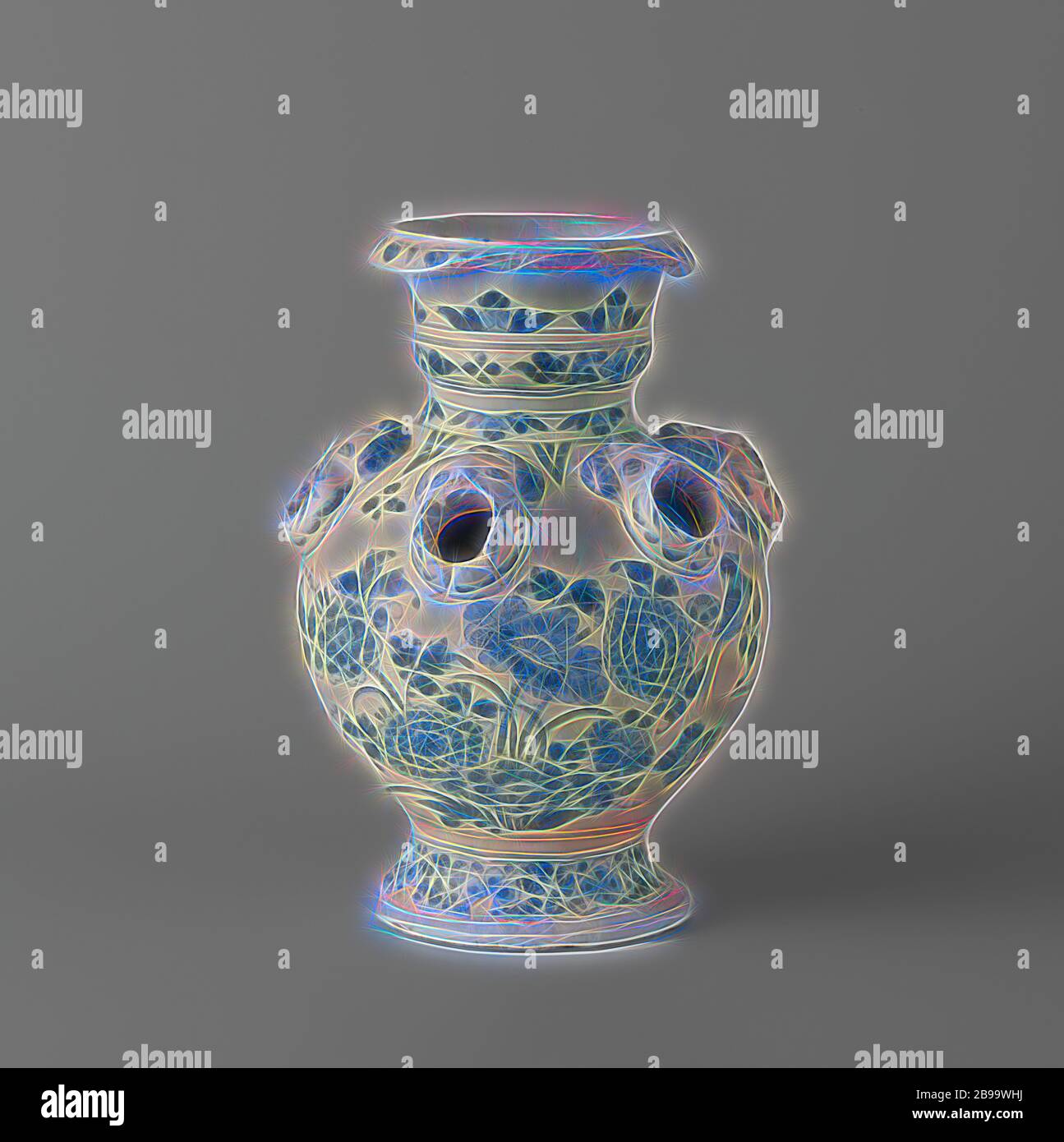 Porte-fleurs, porte-fleurs de faïence peinte en bleu. Le vase se compose de deux vases l'un sur l'autre, dont le fond est grand et canopé et le haut est petit et sphérique. Chaque vase a une base ronde. Sur les épaules de chaque vase soufflaient des têtes angéliques en relief, de dont les bouches dépassent. Ces becs sont cassés sur les deux vases. Les vases sont chacun peints de fleurs sur et près des rochers et des oiseaux (y compris les paons)., anonyme, Delft, c. 1680 - c. 1700, faïence, étain glaçure, h 27 cm d 19 cm d 12 cm, repensé par Gibon, design chaleureux et gai brillant de Banque D'Images