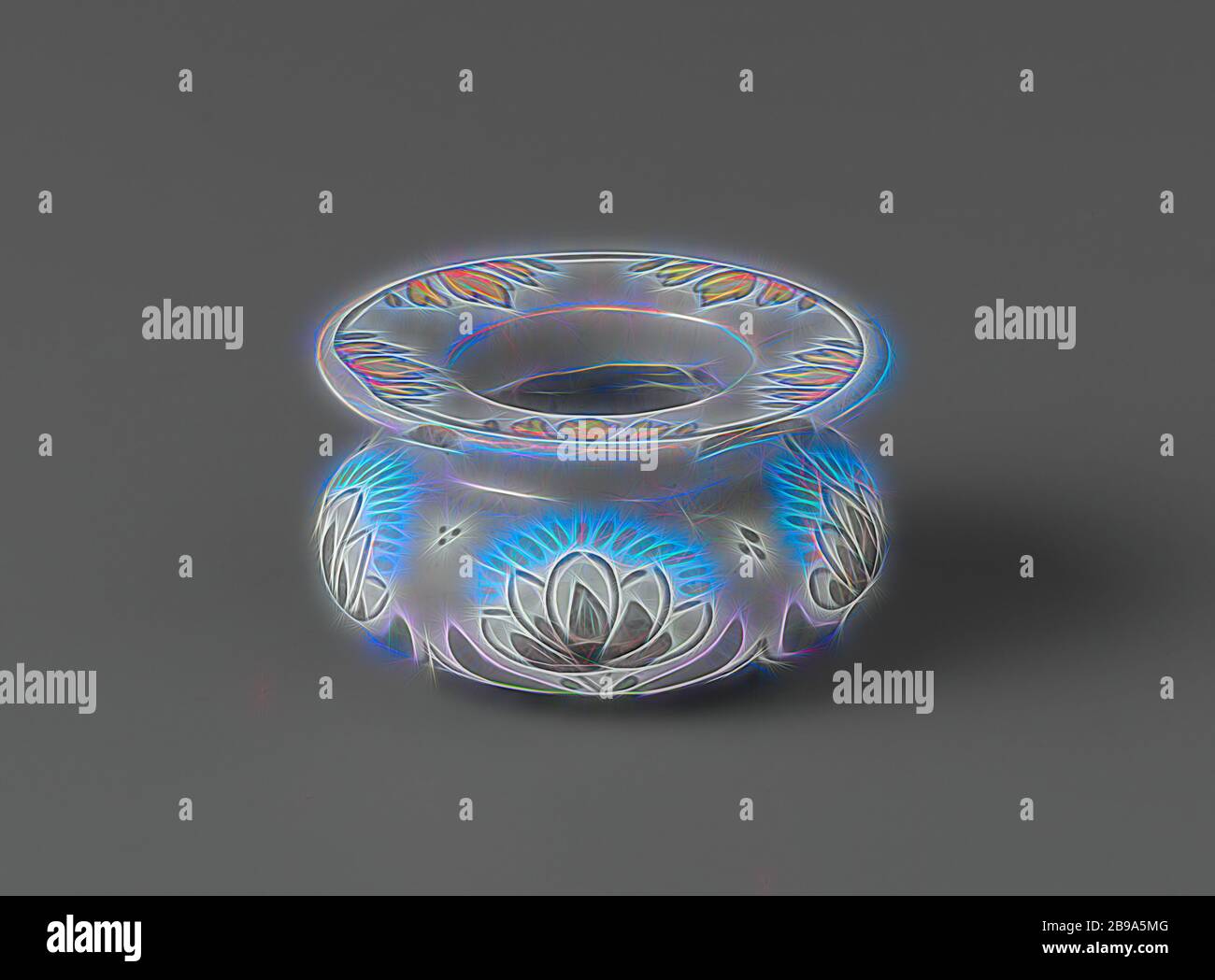 Vase à corps sphérique, encolure raccourcie et grand embout buccal, vase en faïence, avec un corps arrondi et une encolure raccourcie et un embout buccal large. Décoré de fleurs stylisées et de feuilles aux couleurs bleu, vert, noir et jaune., de Porceleijne Fles, Delft, 1880 - 1920, faïence, glaçure, h 2.9 cm × d 5.1 cm, repensé par Gibon, design chaleureux et brillant de la luminosité et de rayons de lumière radiance. L'art classique réinventé avec une touche moderne. Photographie inspirée par le futurisme, embrassant l'énergie dynamique de la technologie moderne, le mouvement, la vitesse et révolutionnez la culture. Banque D'Images