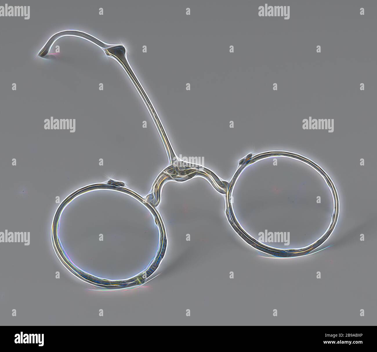 Lunettes frontales avec monture argentée et verres ronds polis, lunettes  frontales avec monture argentée avec cuillère fixée au pont entre les  lentilles et les lentilles rondes meulées. Modèle : au milieu du