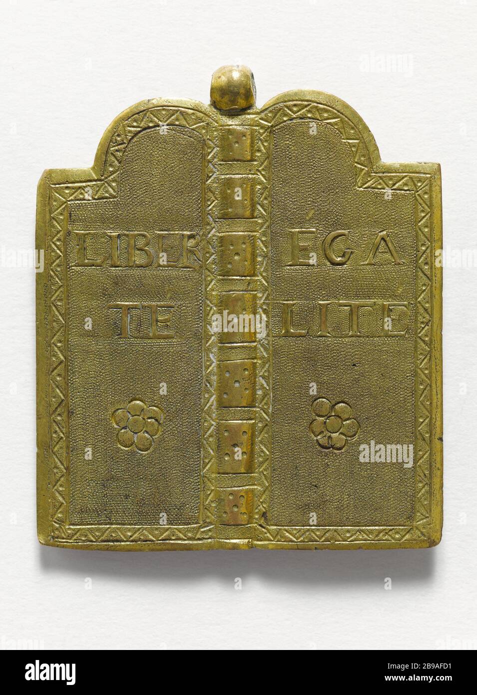 INSIGNE DU REPRÉSENTANT DU PEUPLE, 1793 ANONYME. 'Insigne de représentant du pluple, 1793'. Laiton, 1793. Paris, musée Carnavalet. Banque D'Images INSIGNE DU REPRÉSENTANT DU PEUPLE, 1793 ANONYME. 'Insigne de représentant du pluple, 1793'. Laiton, 1793. Paris, musée Carnavalet. Banque D'Images