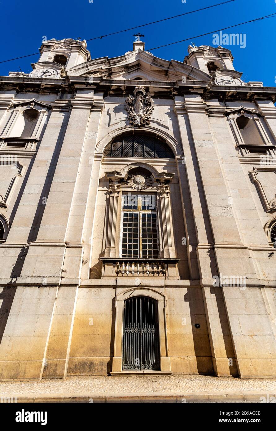 Façade de l'Église Saint François de Paola, construite en 1753 à l'ordre catholique de Minima, à Lisbonne, au Portugal Banque D'Images