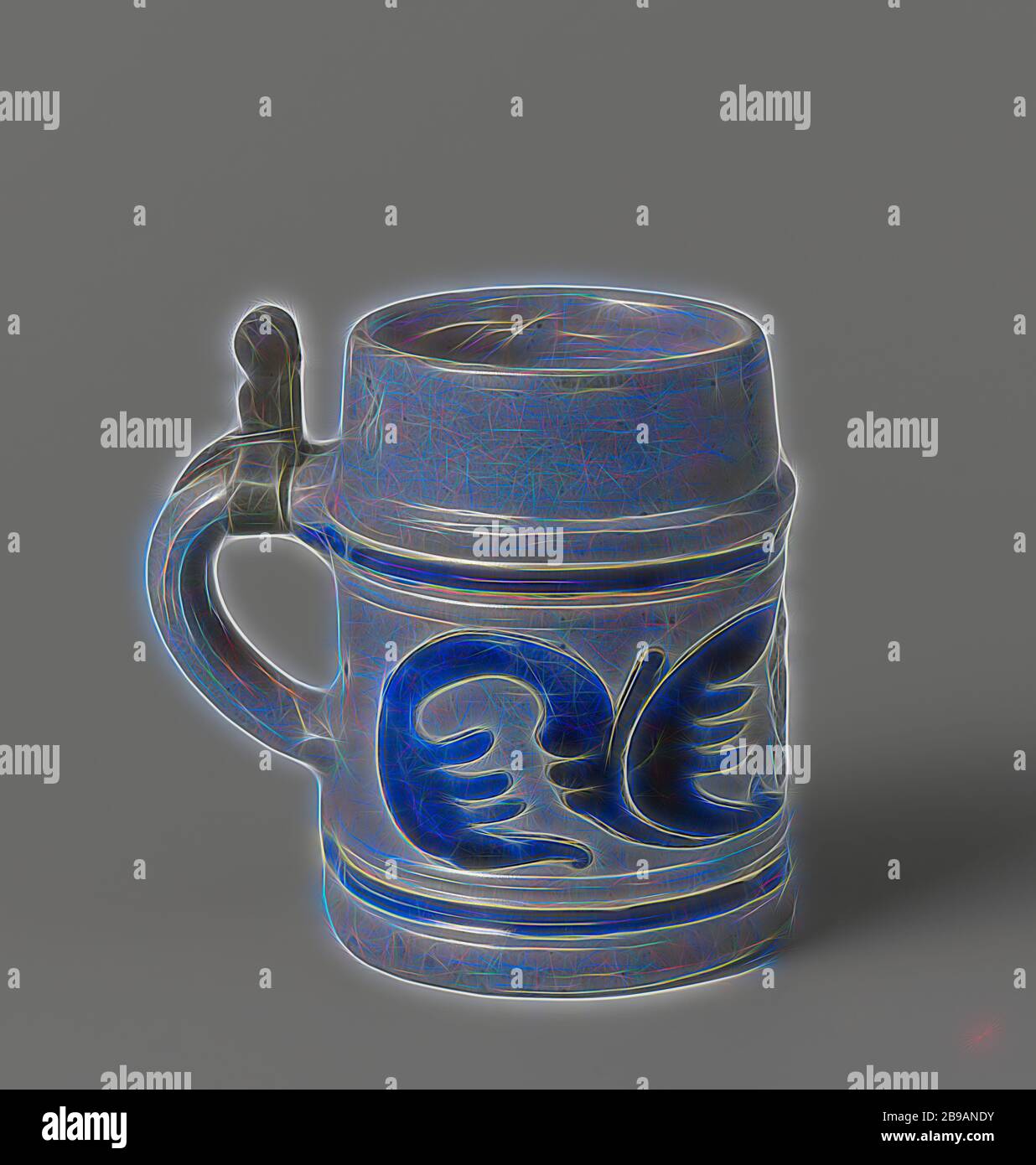 Tankard avec un monogramme et des rouleaux foliaires stylisés, mug à bière cylindrique en grès avec une oreille en forme de C. Partiellement recouvert de bleu cobalt. Entre deux profils avec une ligne horizontale bleue, un monogramme imprimé et imposé est estampé avec les lettres « G R » (George Rex ou King George of England) dans un médaillon avec des feuilles. Vigne stylisée de feuilles gravées autour du médaillon. À l'oreille, la charnière d'un cadre en étain, le couvercle est manquant. Westerwald., anonyme, Westerwald, c. 1710 - c. 1730, grès, glaçure, cobalt (minéral), montueur, vitrification, h 11.9 cm d 8 cm d 9 cm l 12.5 cm, Reim Banque D'Images