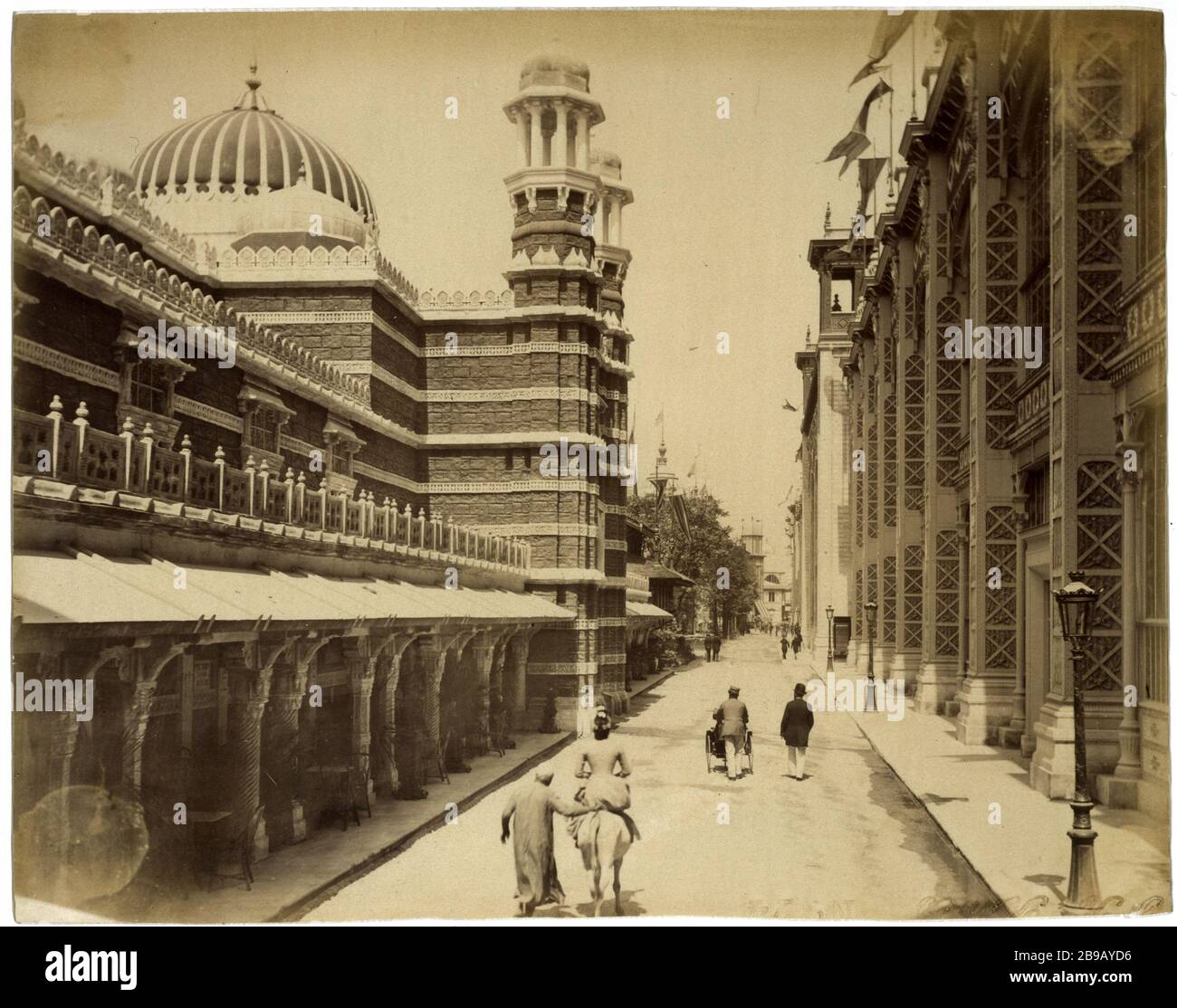 EXPOSITION UNIVERSELLE de 1889: LES RUES DU CAIRE 'exposition universelle universelle de 1889 : la rue du Caire'. Paris, musée Carnavalet. Banque D'Images EXPOSITION UNIVERSELLE de 1889: LES RUES DU CAIRE 'exposition universelle universelle de 1889 : la rue du Caire'. Paris, musée Carnavalet. Banque D'Images