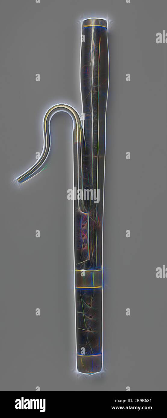 Bassoon russe, basson russe avec deux valves et six trous appartenant à W. Sonnemans en 1830-32 musicien d'état-major dans la 5ème Division d'infanterie. Buse manquante, Noord-Holland, W. Sonnemans, anonyme, Pays-Bas, c. 1825 - c. 1830, bois (matériel végétal), cuivre (métal), métal, corde, soudure, h 117,7 cm × W 23,5 cm × d 9,0 cm, repensé par Gibon, conception de la glanissement chaleureuse et gaie de la luminosité et des rayons de lumière radiance. L'art classique réinventé avec une touche moderne. La photographie inspirée du futurisme, qui embrasse l'énergie dynamique de la technologie moderne, du mouvement, de la vitesse et révolutionne la culture. Banque D'Images