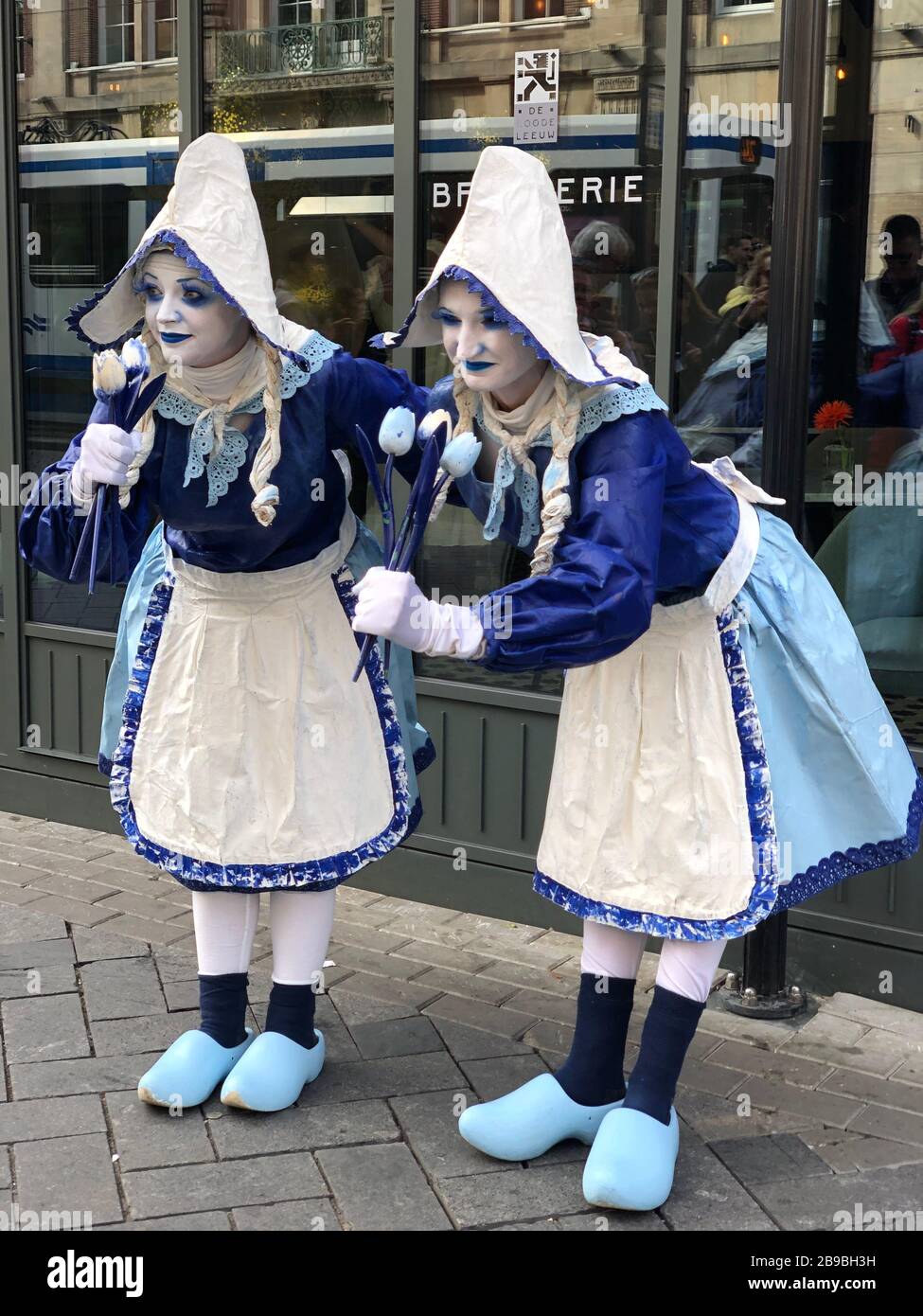 Artiste de rue en costume traditionnel néerlandais, Amsterdam Banque D'Images