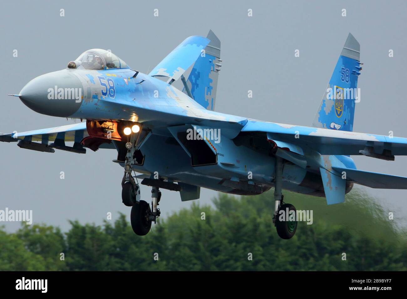 Sukhoi su-27 chasseur de jets de l'atterrissage de l'armée de l'air ukrainienne. Banque D'Images