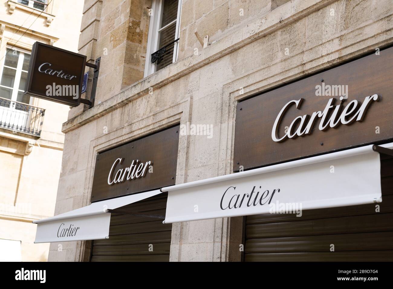 Cartier shop entrance Banque de photographies et d'images à haute  résolution - Alamy
