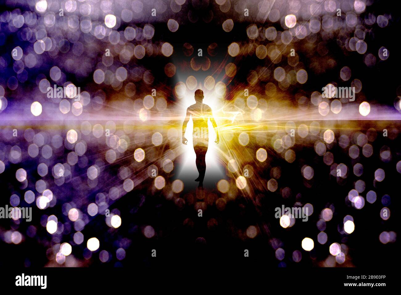 Une aura lumineuse ou une silhouette humaine dans un espace sans fin. Banque D'Images