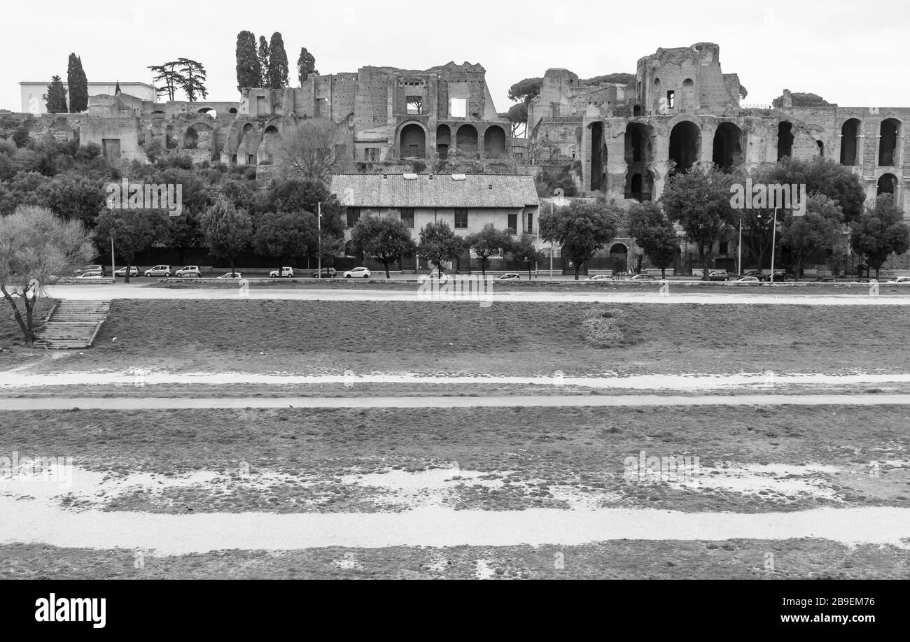Suite à l'épidémie de coronavirus, le gouvernement italien a décidé d'un couvre-feu massif, laissant même la vieille ville totalement désertée Banque D'Images