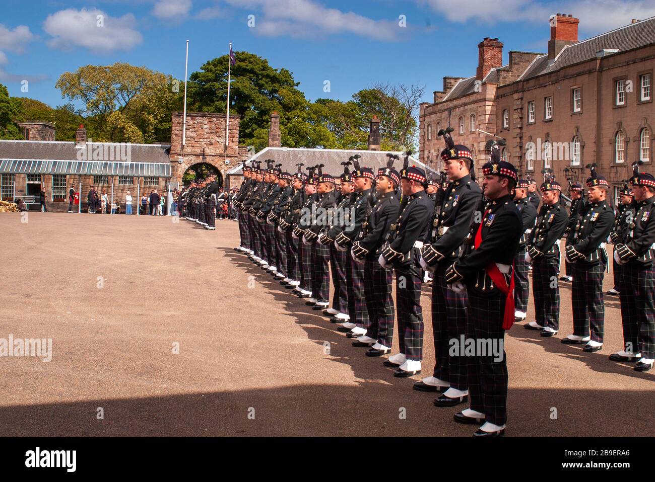 La dernière visite des soldats des Borderers écossais du roi lorsqu'ils ont visité leur quartier général régimentaire en 2006 la caserne de Berwick upon Tweed, construite au début du XVIIIe siècle à la conception de Nicholas Hawksmoor. Banque D'Images