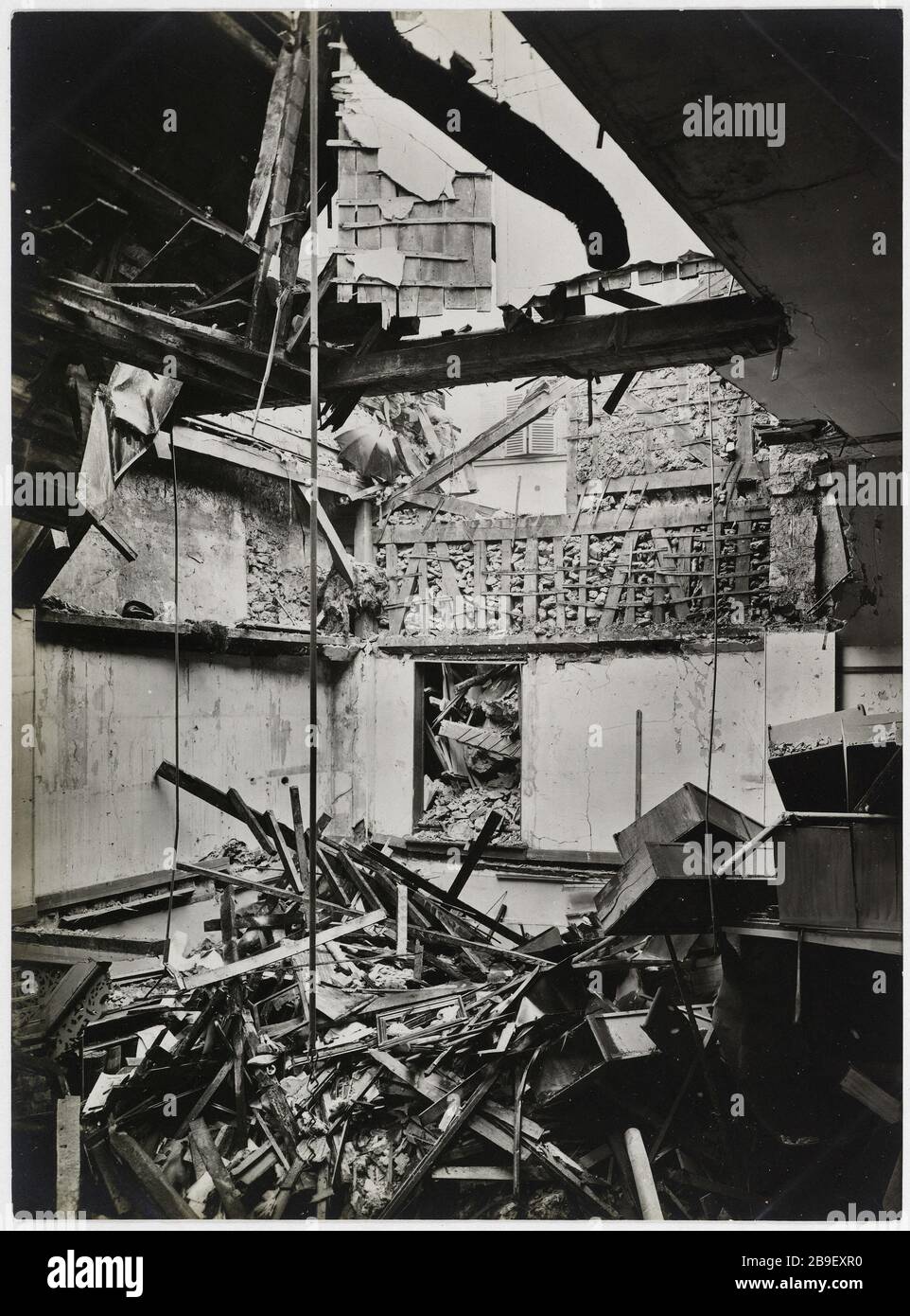 Le Saint-Paul torpillé la région (12 avril 1918 à 22 h 30) Guerre 1914-1918. Le quartier Saint-Paul torpillé le (12 avril 1918 à 22 h 30). Paris (IVème arr.), 12 avril 1918. Photo de Godefroy Ménanteau. Paris, musée Carnavalet. Banque D'Images