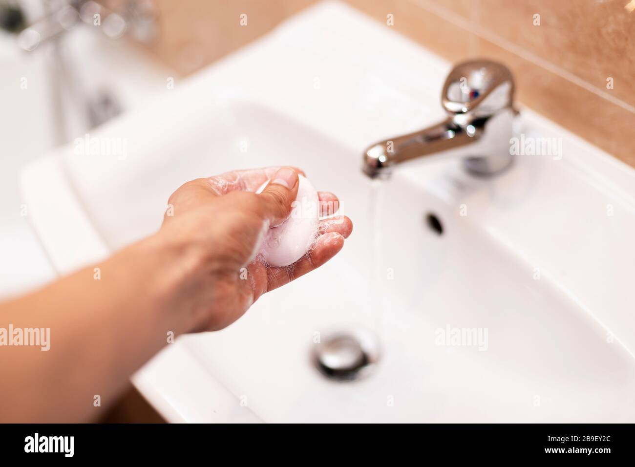 Personne se laver la main. Prévention contre les virus et les microbes concept. Banque D'Images