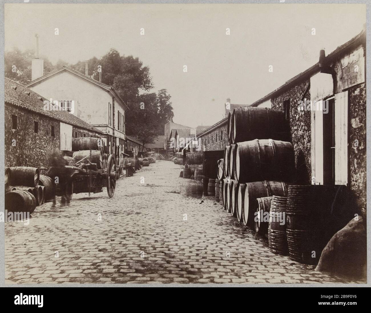 Entrepôt Bercy. Rue d'Orléans. 9 août 1869. Entrepôts Bercy Street of Orleans, actuelle rue de Sauternes, 12ème arrondissement, Paris. Magasins de Bercy, rue d'Orléans, actuelle rue de Sauternes. Paris (XIIème arr.). Photo de Pierre Emonds (1831-1912). Papier aluminé. 9 août 1869. Paris, musée Carnavalet. Banque D'Images