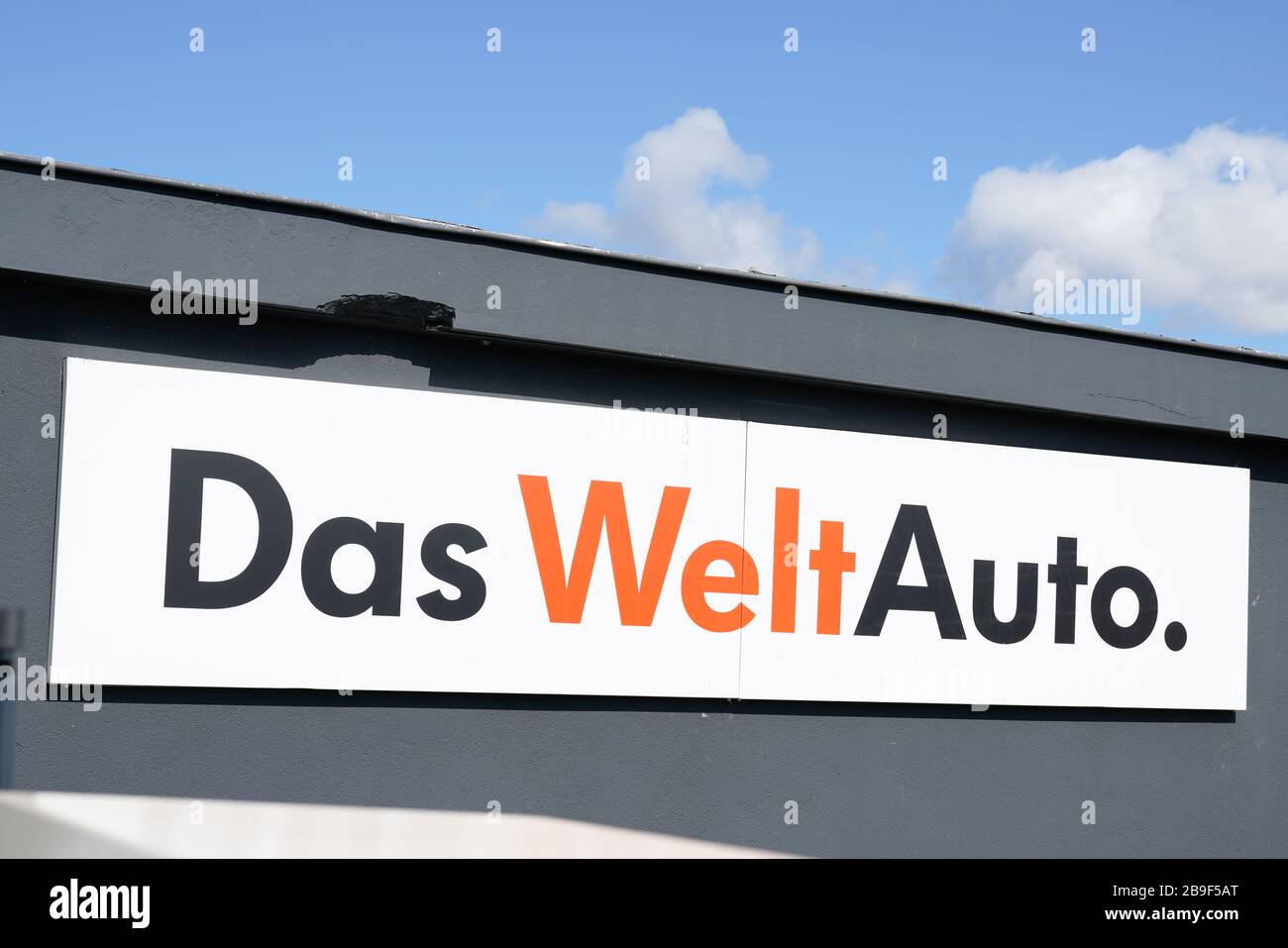 Bordeaux , Aquitaine / France - 09 30 2019 : enseigne logo Volkswagen sur une façade das weltauto texte publicitaire Banque D'Images