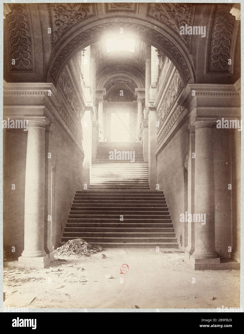 Escalier, Palais des Tuileries, en juillet 1871 le Palais des Tuileries, escalier, 1ère arrondissement, Paris. Juillet 1871. La commune de Paris. 'Ruines de la commune : le Palais des Tuileries, escalier d'honneur, Paris (Ier arr.)'. Photo de Pierre Emonts (1831-1912). Rage sur papier alluminé. Juillet 1871. Paris, musée Carnavalet. Banque D'Images