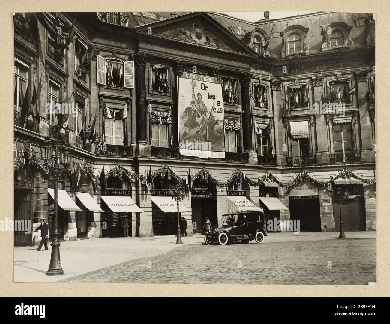 Magasin Van Cleef & Arpels, 22 place Vendôme, 75001, Paris Guerre  1914-1918. 'Boutique Van Cleef & Arpels, 22 place Vendôme. Paris (Ier  arr.)'. Fiche pour un emprunt national 'Gloria Victoribus / sur