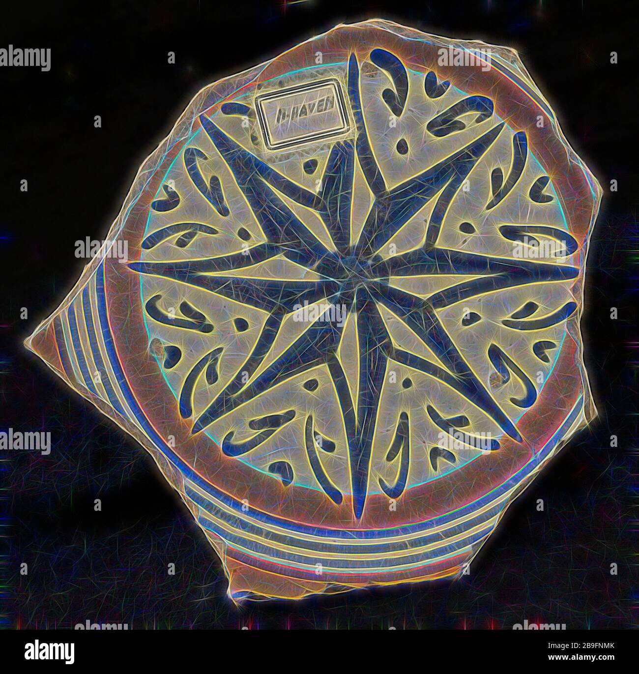 Fragmenter la vaisselle majolica, bleu et orange sur le blanc, dans l'étoile du milieu huit-pointé, le support de vaisselle de terre trouver la céramique faïence glacer, cuit sur le dessous couvert de verre teinté brillant ou rose de plomb. Archéologie polychrome Rotterdam Stadscentrum Stadsdriehoek Nouveau port décorer servant de la nourriture découverte du sol Nieuwe Haven Rotterdam Banque D'Images