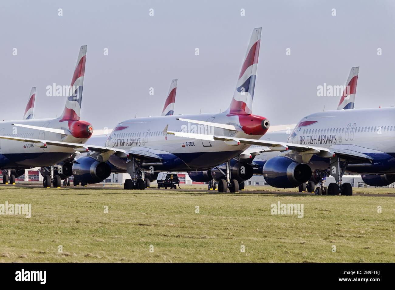 La famille British Airways A 320 a garé à l'aéroport de Glasgow pendant la pandémie de Coronavirus Banque D'Images