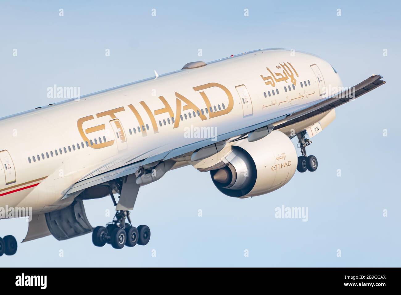 Munich, Allemagne - 15 février 2020: L'avion Boeing 777 d'Etihad Airways à l'aéroport de Munich (MUC) en Allemagne. Boeing est un constructeur d'avions basé sur i Banque D'Images