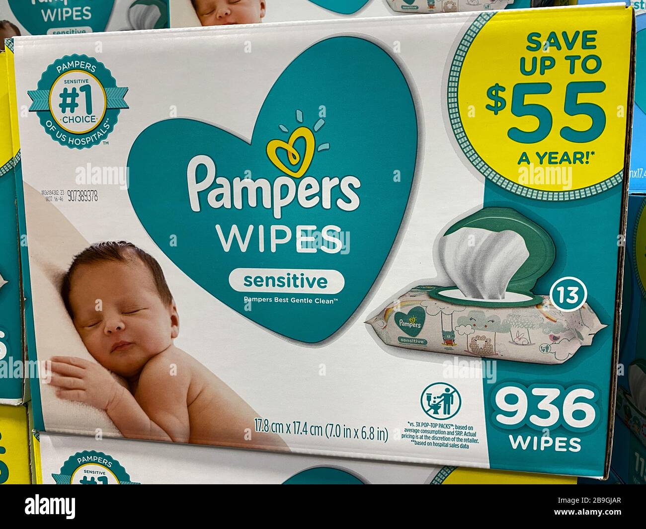 Orlando Fl Usa 3 7 Une Boite De Lingettes Pour Bebes Sensibles Aux Pampers Dans L Allee De Bebe Dans Un Magasin De Vente Au Detail En Gros De Sams Club Photo Stock Alamy