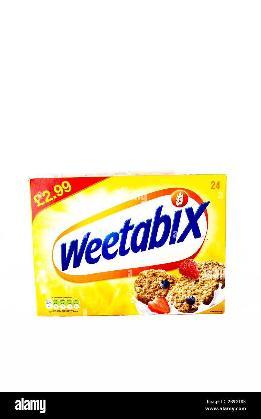 Céréales Weetabix, boîte Weetabix, logo Weetabix, Weetabix, fond blanc, espace de copie, isolé, produit, produits, article, fond blanc Weetabix Banque D'Images