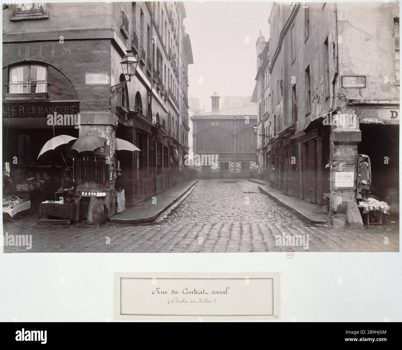 CONTRAT SOCIAL RUE du Contrat-social (pavillon des Halles). Paris (Ier arr.). Photographie de Charles Marville (1813-1879), 1865-1868. Paris, musée Carnavalet. Banque D'Images