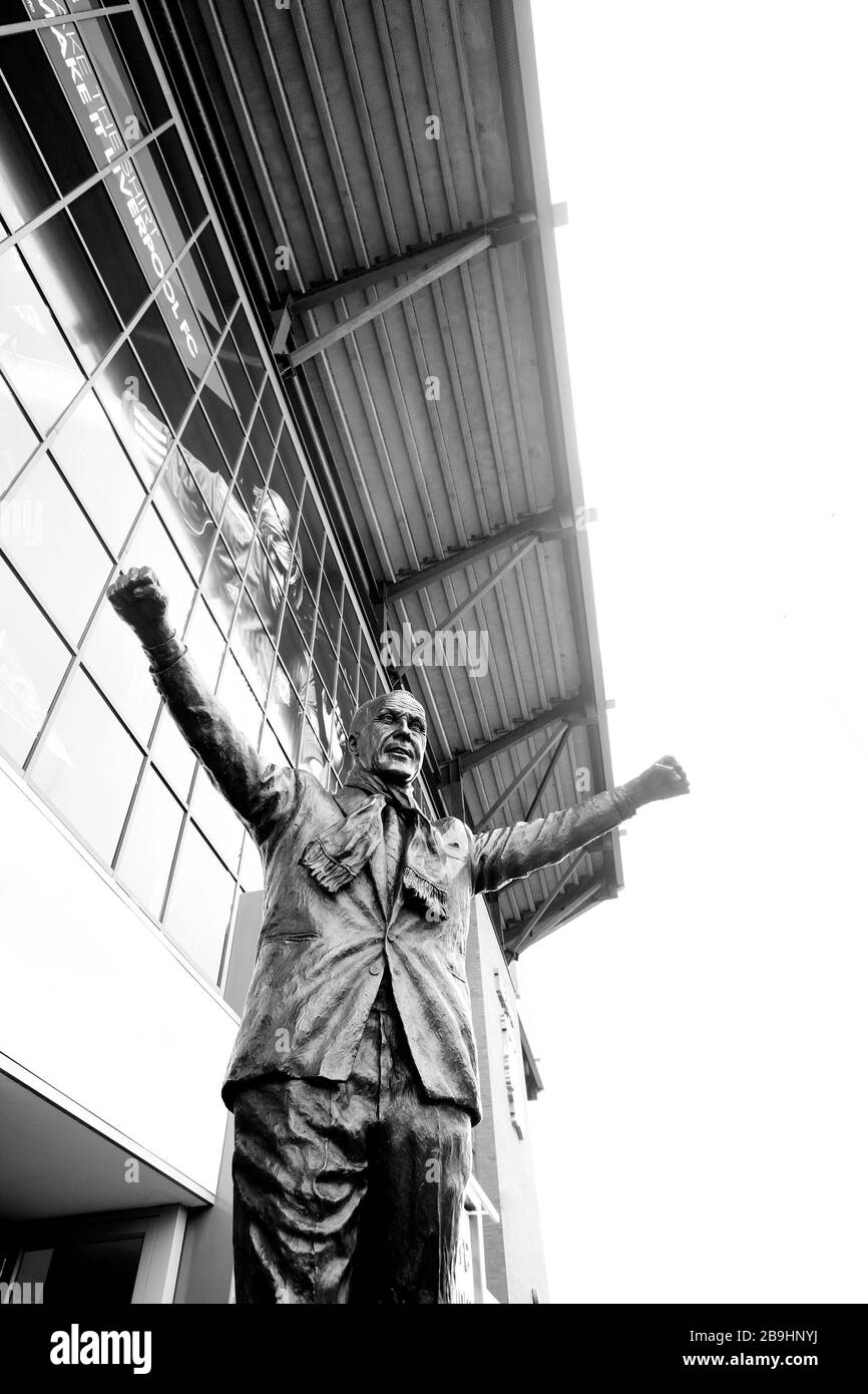 Statue de Bill Shankly à l'extérieur du stade Anfield, le stade du club de football de Liverpool à Liverpool, Angleterre, Royaume-Uni Banque D'Images