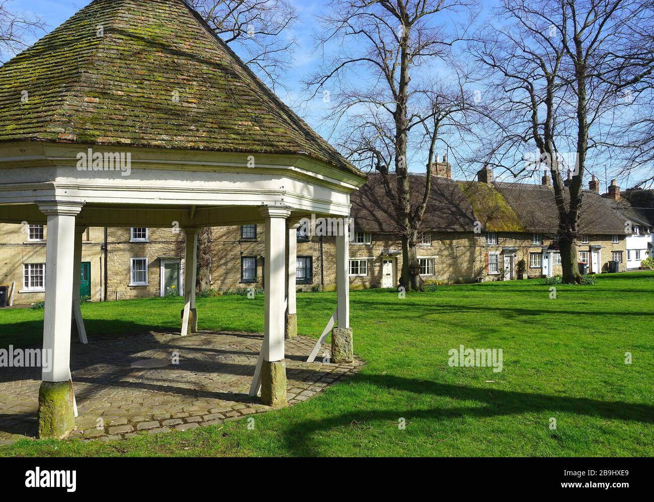 Le village vert à Harrold Banque D'Images
