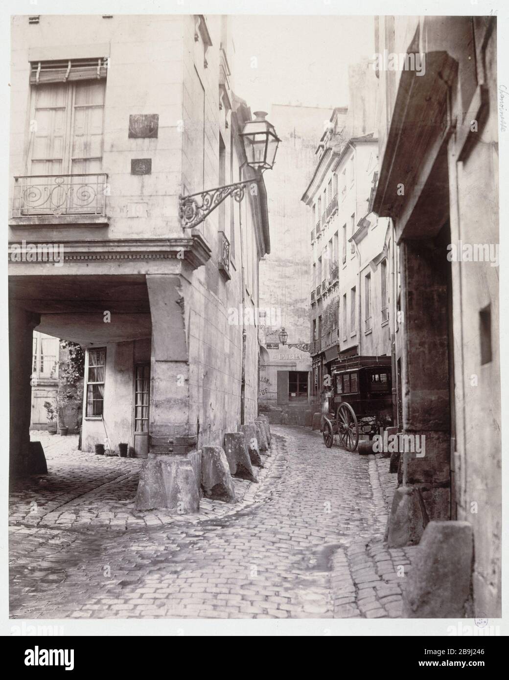 Rue Chanoinesse rue Chanoinesse (vers la rue de la Colombe). Paris (IVème arr.), vers 1865. Photo de Charles Marville (1813-1879). Paris, musée Carnavalet. Banque D'Images