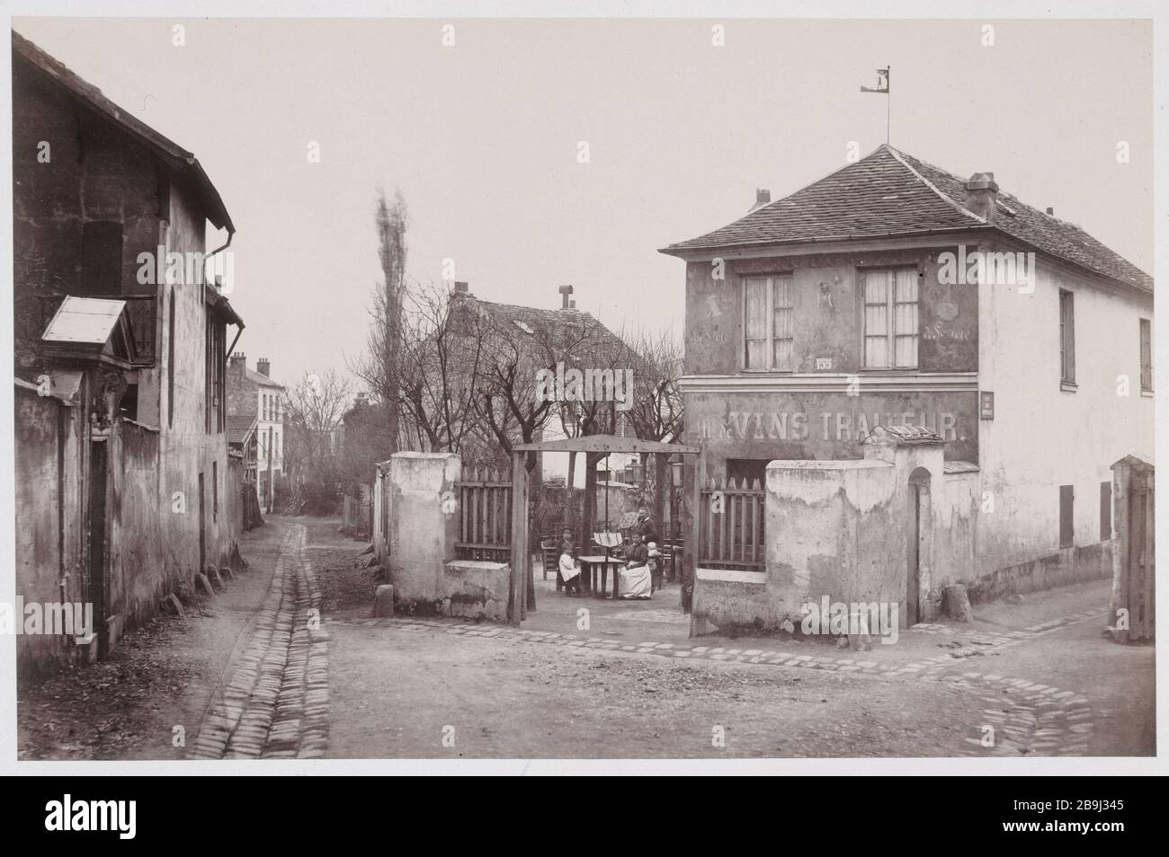 AU COIN DE la rue RNDEAUX ET DE LA rue PRAIRIE coin de la rue des Rondeaux et de la rue des Prairies. Paris (1816-1878), vers 1877. Photo de Charles Marville (1813-1879). Paris, musée Carnavalet. Banque D'Images