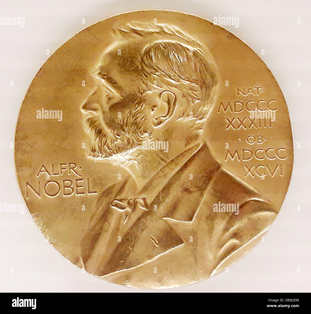 Médaille Nobel suédoise de physique de physique de la physiologie ou de la littérature médicale. Remarque : le prix Nobel de la paix norvégien a un design différent. Le S Banque D'Images